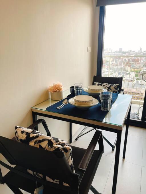 Base Long Balcony King-bed With Infinity Pool & Free Netflix!