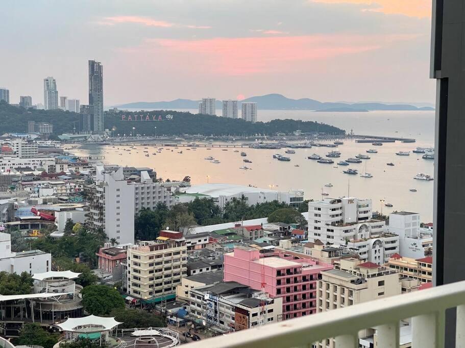 Base Long Balcony King-bed With Infinity Pool & Free Netflix! * Pattaya
