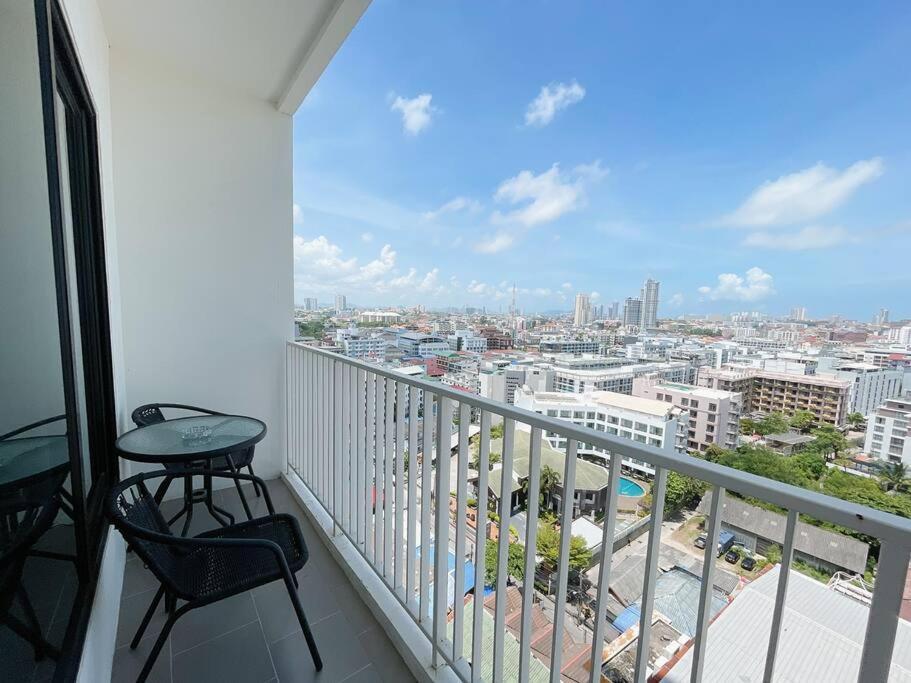 Apartment Base Long Balcony King-bed With Infinity Pool & Free Netflix! Pattaya
