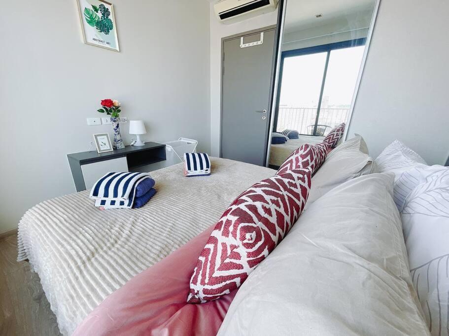 Base Long Balcony King-bed With Infinity Pool & Free Netflix! Pattaya