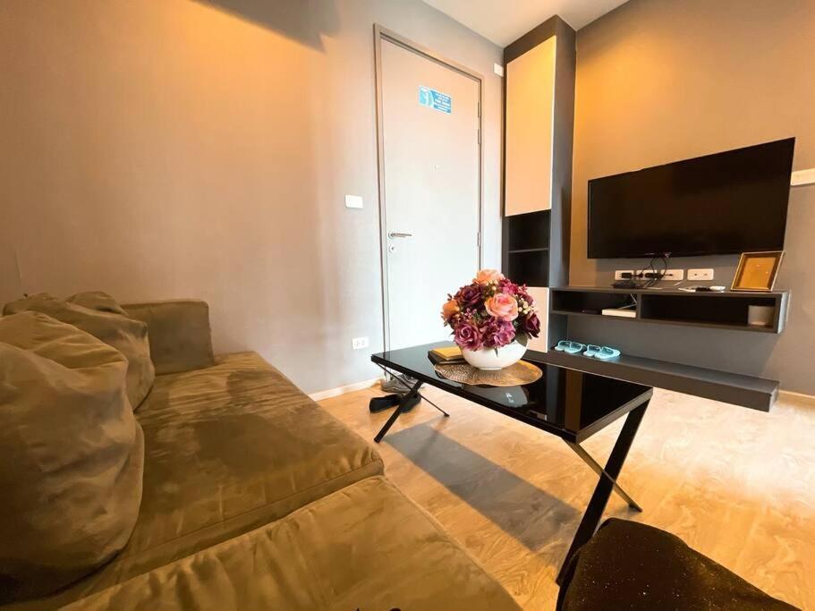 Apartment Base Long Balcony King-bed With Infinity Pool & Free Netflix! *