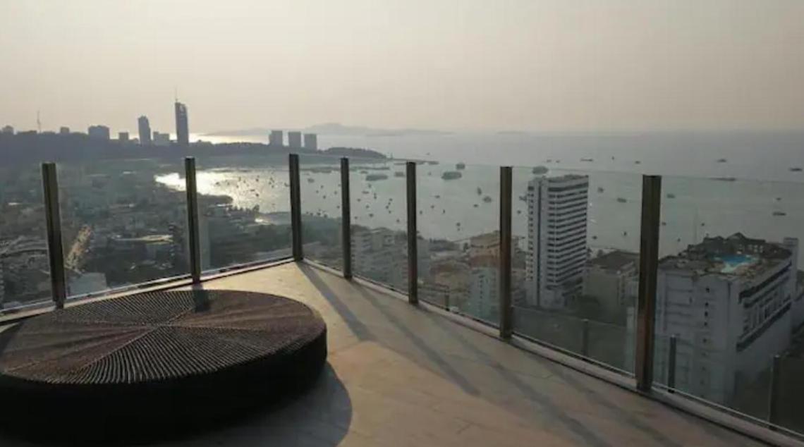 Base Long Balcony King-bed With Infinity Pool & Free Netflix! *