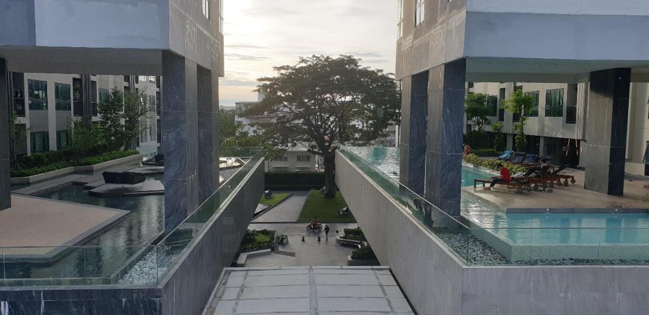 Base Long Balcony King-bed With Infinity Pool & Free Netflix! Apartment