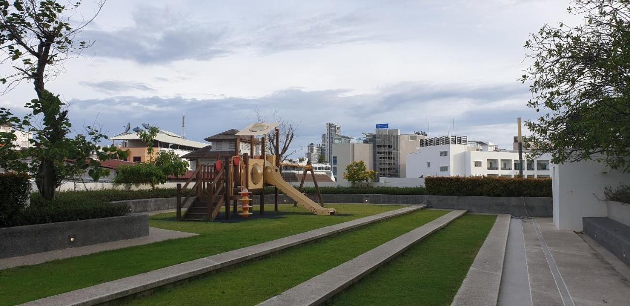 Base Long Balcony King-bed With Infinity Pool & Free Netflix! *