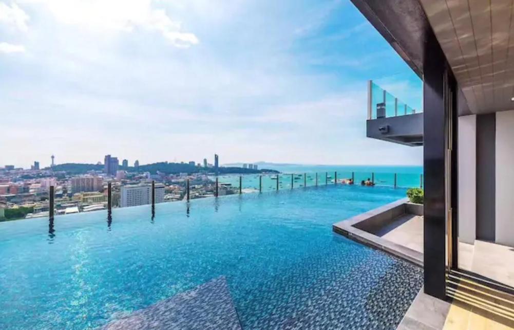 Base Long Balcony King-bed With Infinity Pool & Free Netflix! Apartment