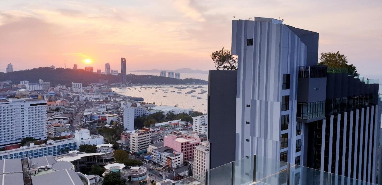 Apartment Base Long Balcony King-bed With Infinity Pool & Free Netflix!