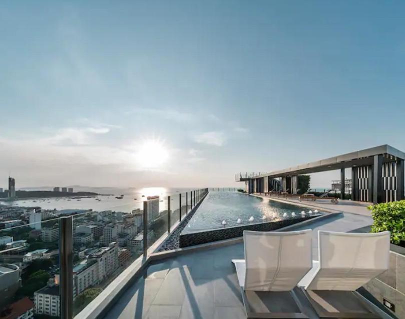 Base Long Balcony King-bed With Infinity Pool & Free Netflix! *