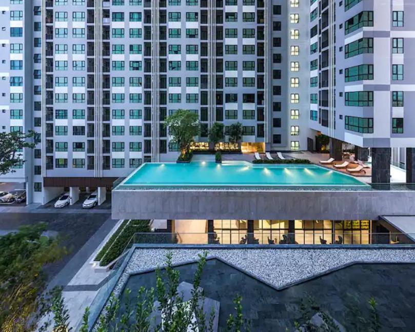 Apartment Base Long Balcony King-bed With Infinity Pool & Free Netflix! Pattaya