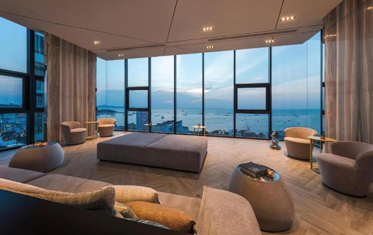 Apartment Base Long Balcony King-bed With Infinity Pool & Free Netflix! *